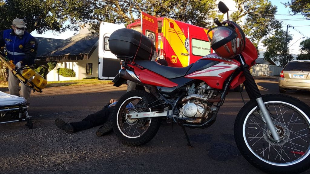 Motociclista de 40 anos é socorrido em acidente no Centro