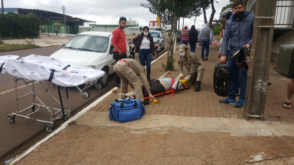 Motociclista de envolve em acidente na Rua das Palmeiras