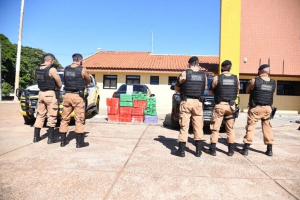 Polícia Militar apreende 291 quilos de maconha e prende um homem em Umuarama