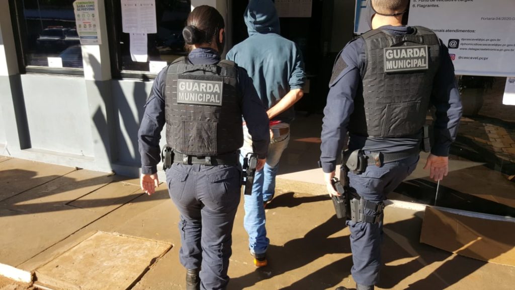 Homem acusado de violência doméstica é detido pela GM no Bairro Neva