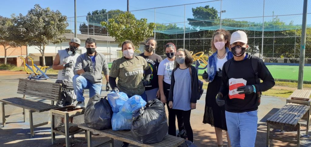 Dengue: Jovens promovem ação de limpeza no Bairro Universitário