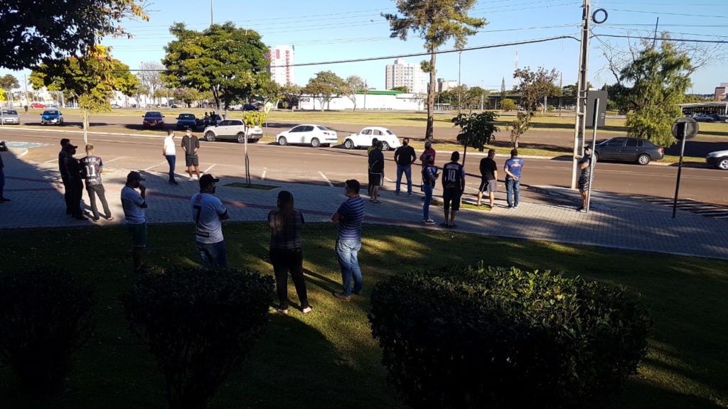 Futebol amador: ato é realizado em frente à Prefeitura pedindo a reabertura dos campos