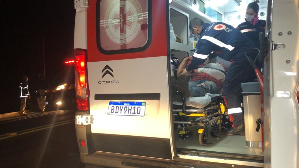 Duas pessoas ficam feridas em acidente na BR-277