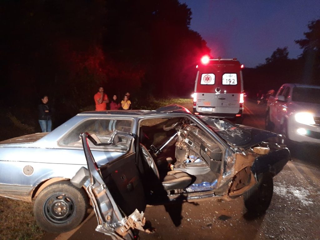 Vítima fica encarcerada em grave acidente de trânsito, em Quedas do Iguaçu