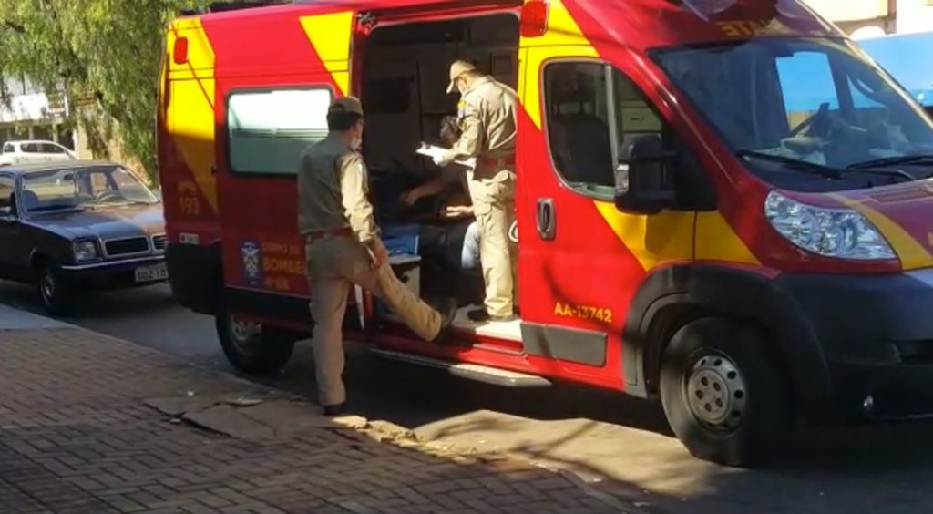 Homem fica ferido ao cair de moto no Jardim Nova Cidade
