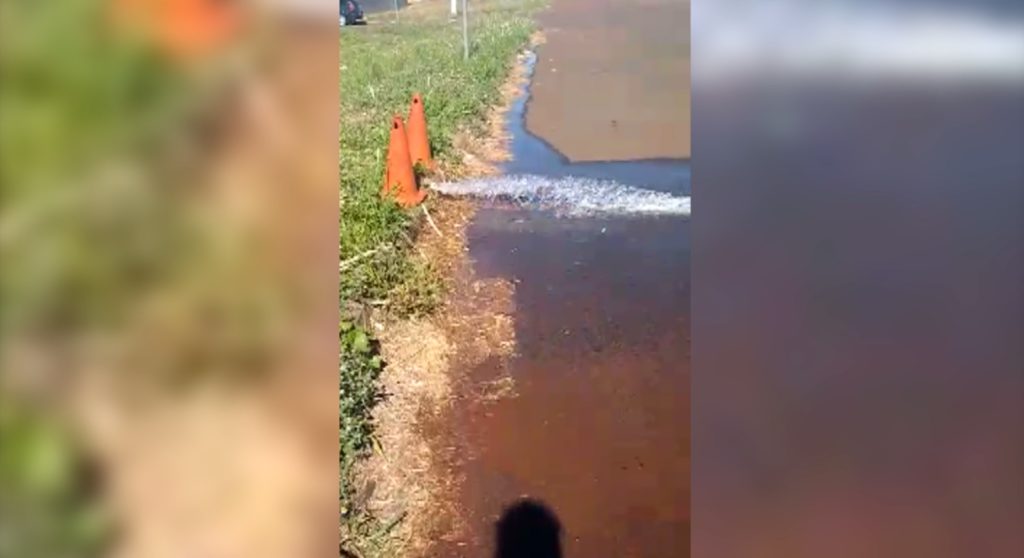 Vazamento de água é registrado no Conjunto Riviera