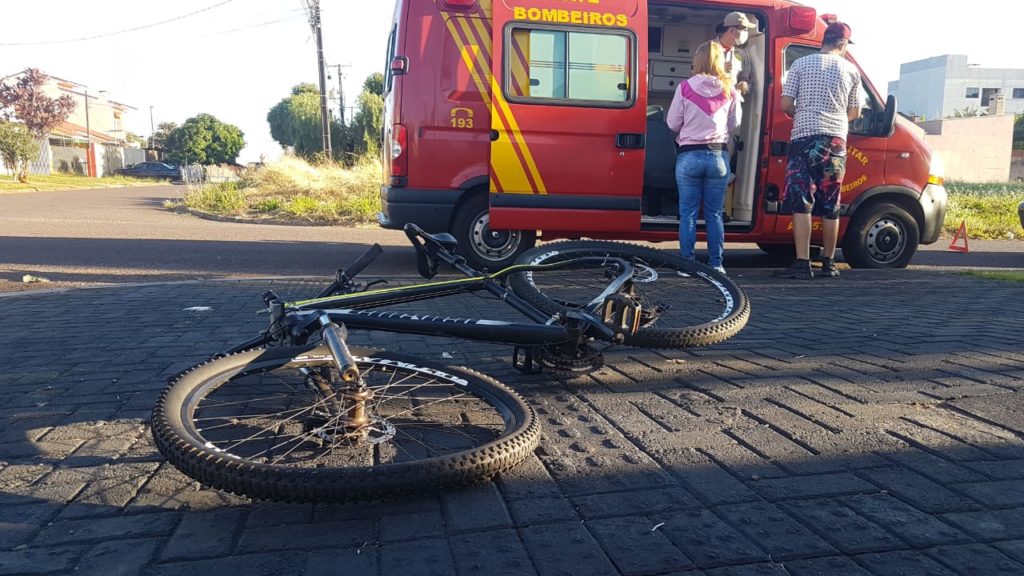 Carro e bicicleta se envolvem em acidente no Pioneiros Catarinenses