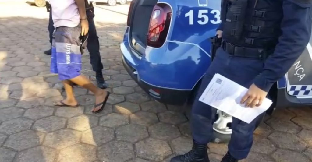 Homem é detido pela GM e levado à Delegacia por tráfico de drogas