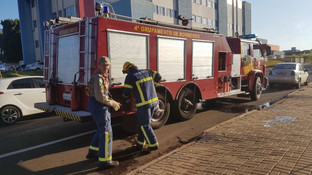Bombeiros controlam incêndio ambiental no Santo Onofre