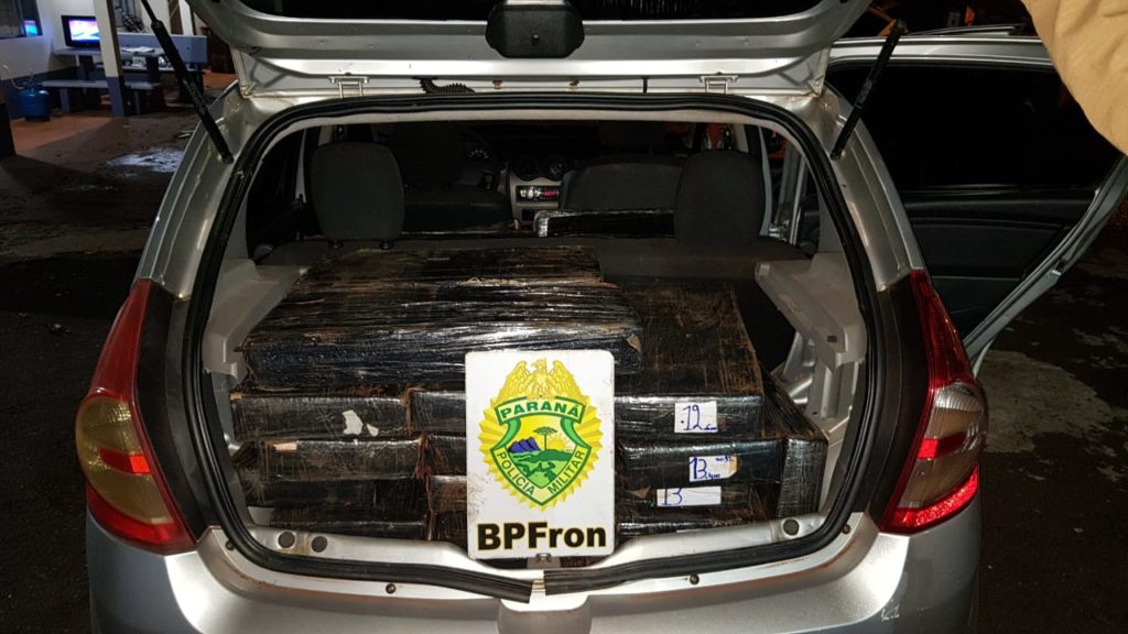 BPFron apreende carro com mais de 630 quilos de maconha em Santa Helena