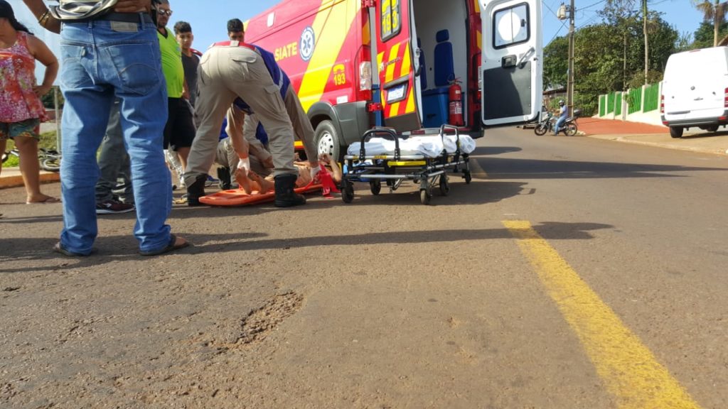 Criança que sofreu TCE ao cair de bicicleta recebe alta
