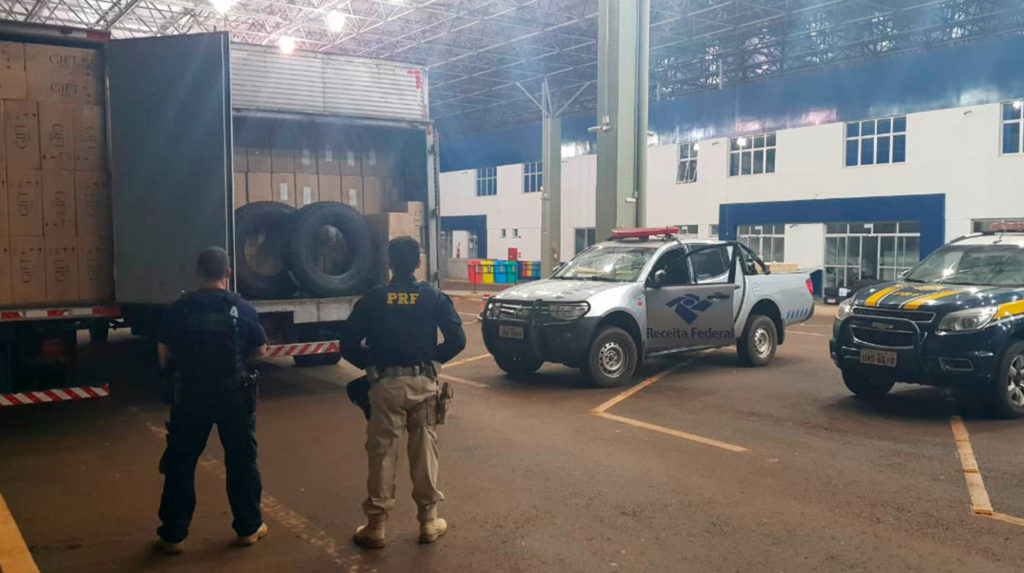 Em operação integrada, PRF e Receita Federal apreendem 4 milhões de maços de cigarros