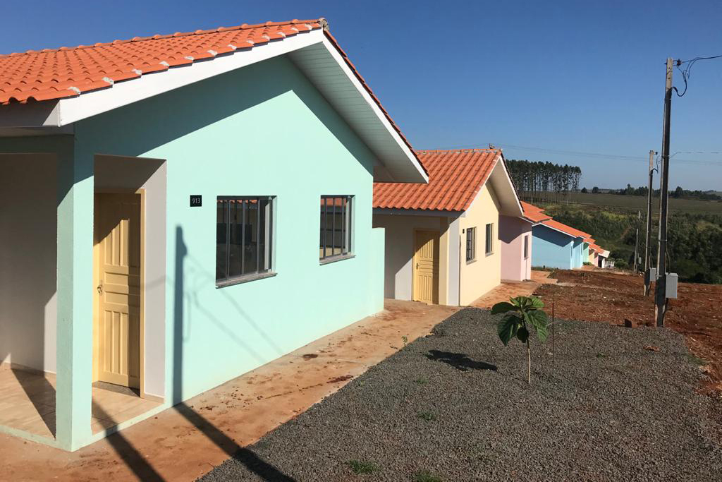 Imagem referente a Casas populares são entregues a 21 famílias de Coronel Vivida