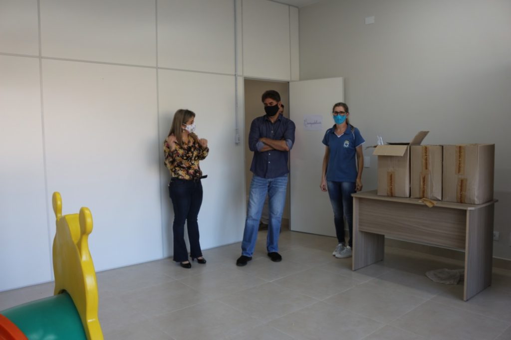 Prefeito e secretária vistoriam obras da educação
