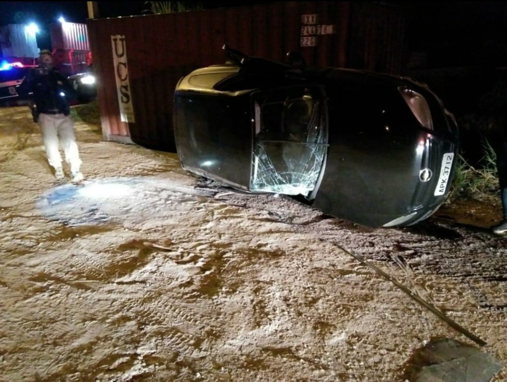 Jovem de 21 anos morre em capotamento de carro na BR-369, em Cambé