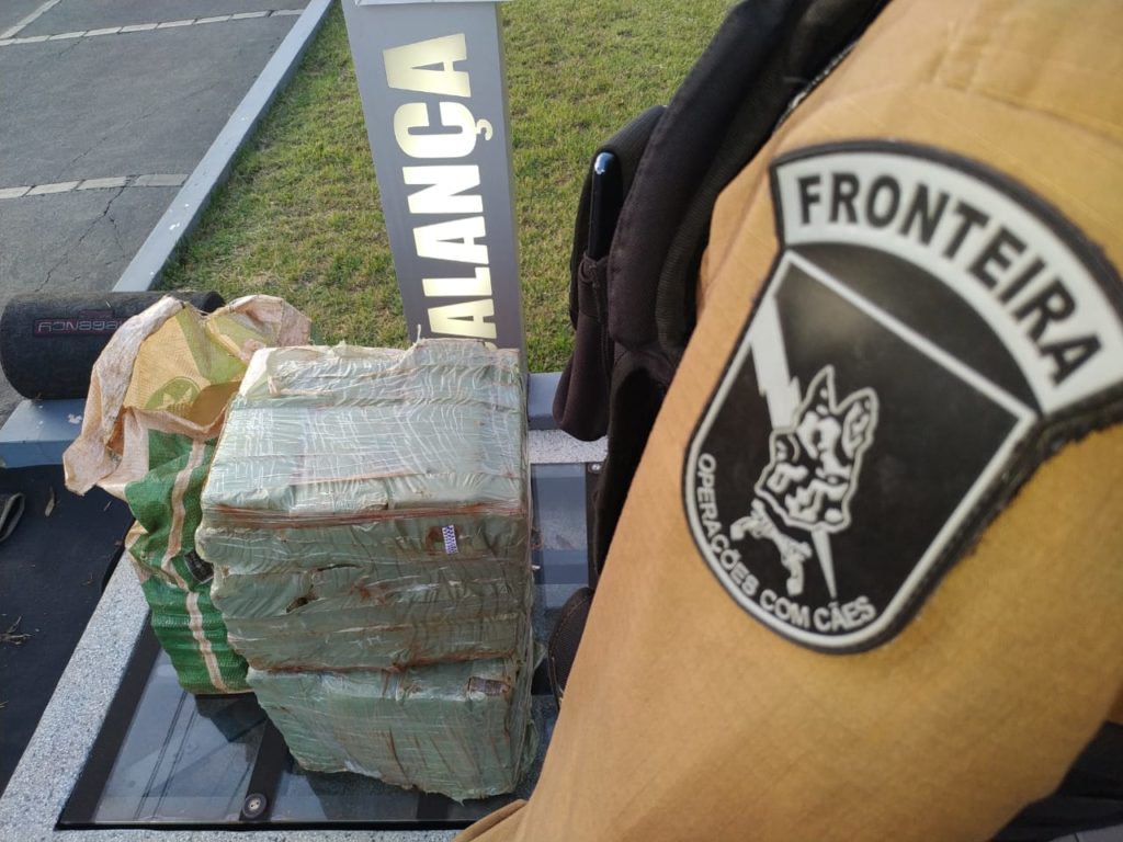 Carro com 73 kg de maconha é apreendido pelo BPFron em São Pedro do Iguaçu