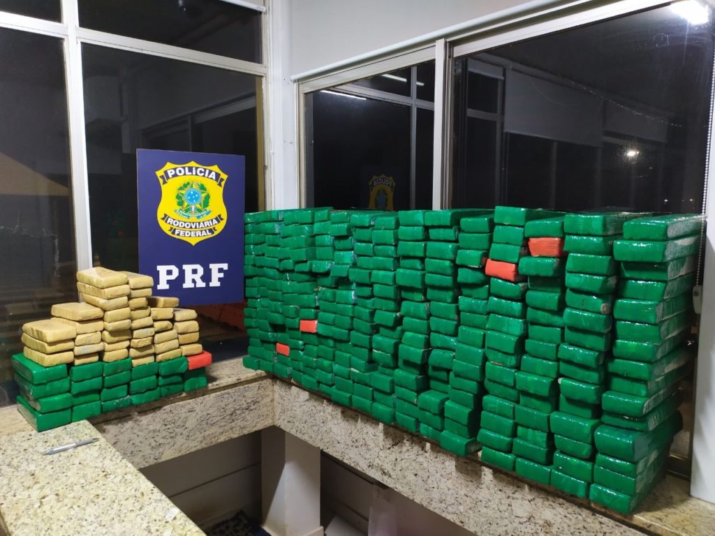 Carro carregado com maconha é apreendido em Santa Terezinha de Itaipu