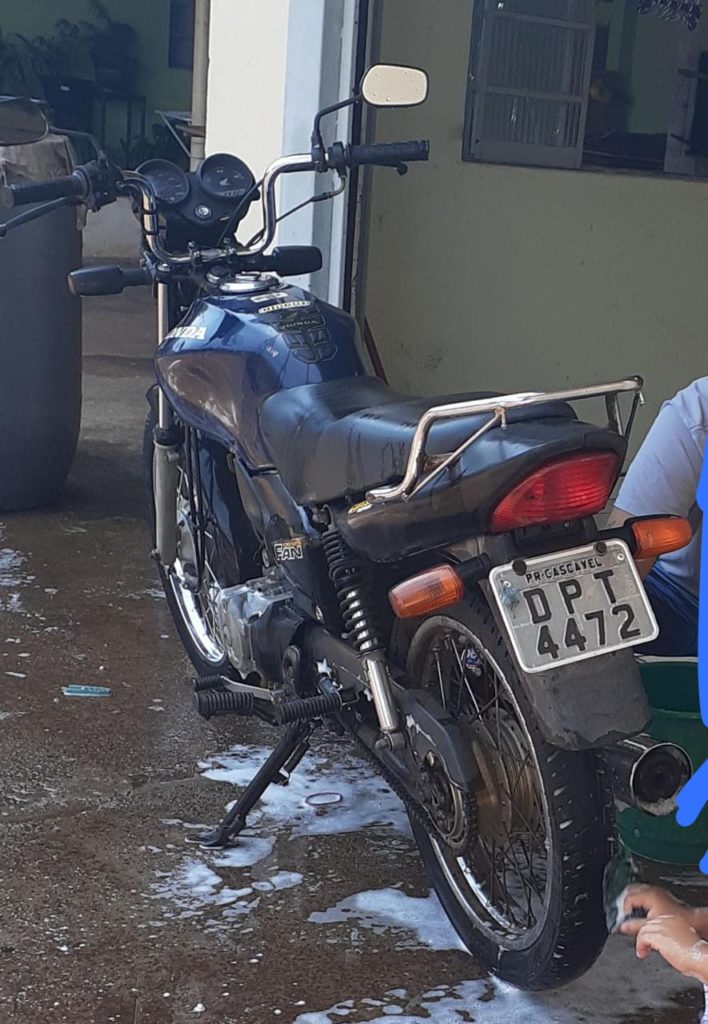 Motocicleta Honda CG 125 azul foi furtada em frente à UPA Brasília