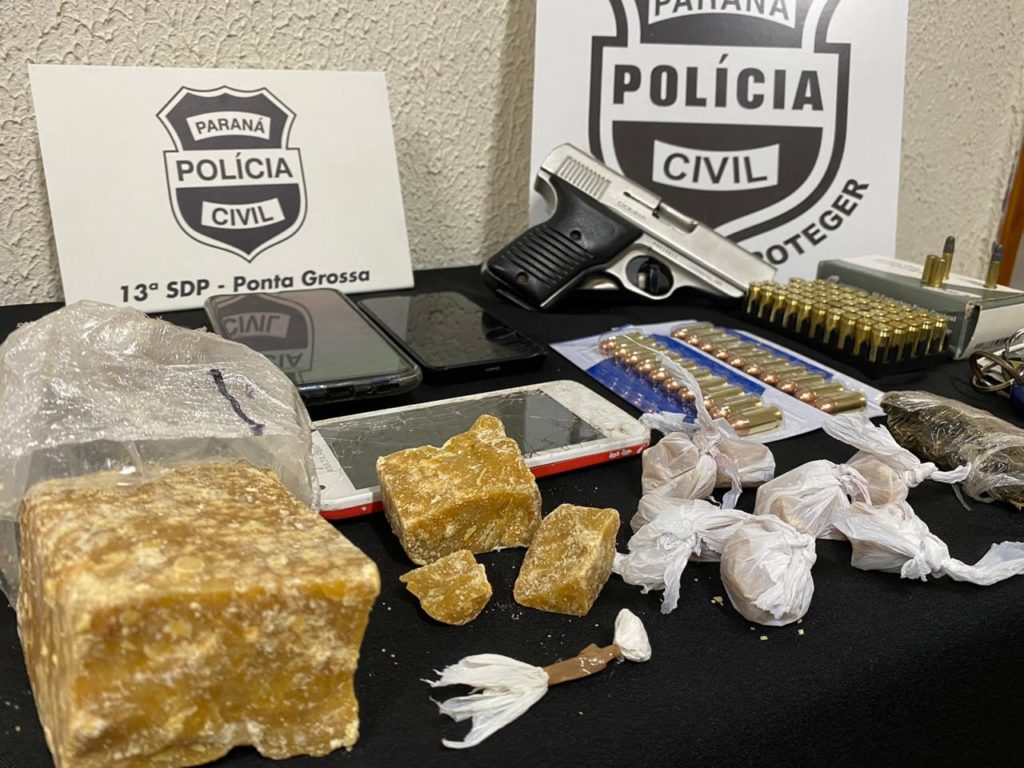 Mãe e filho são presos acusados de tráfico em Ponta Grossa