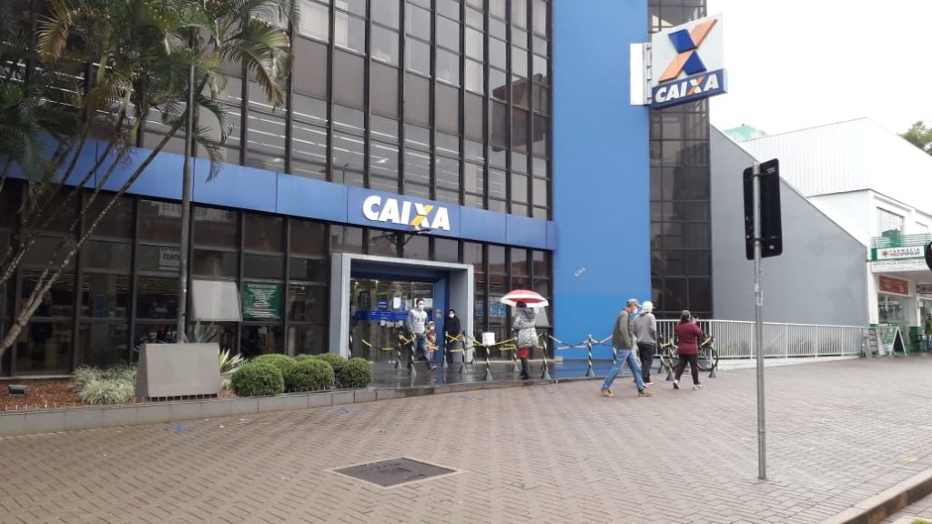 Caixa abrirá neste sábado para saque do auxílio emergencial e FGTS