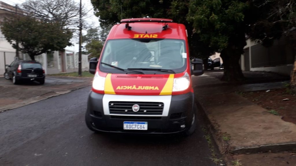 Vítima de queda é socorrida no Bairro Neva