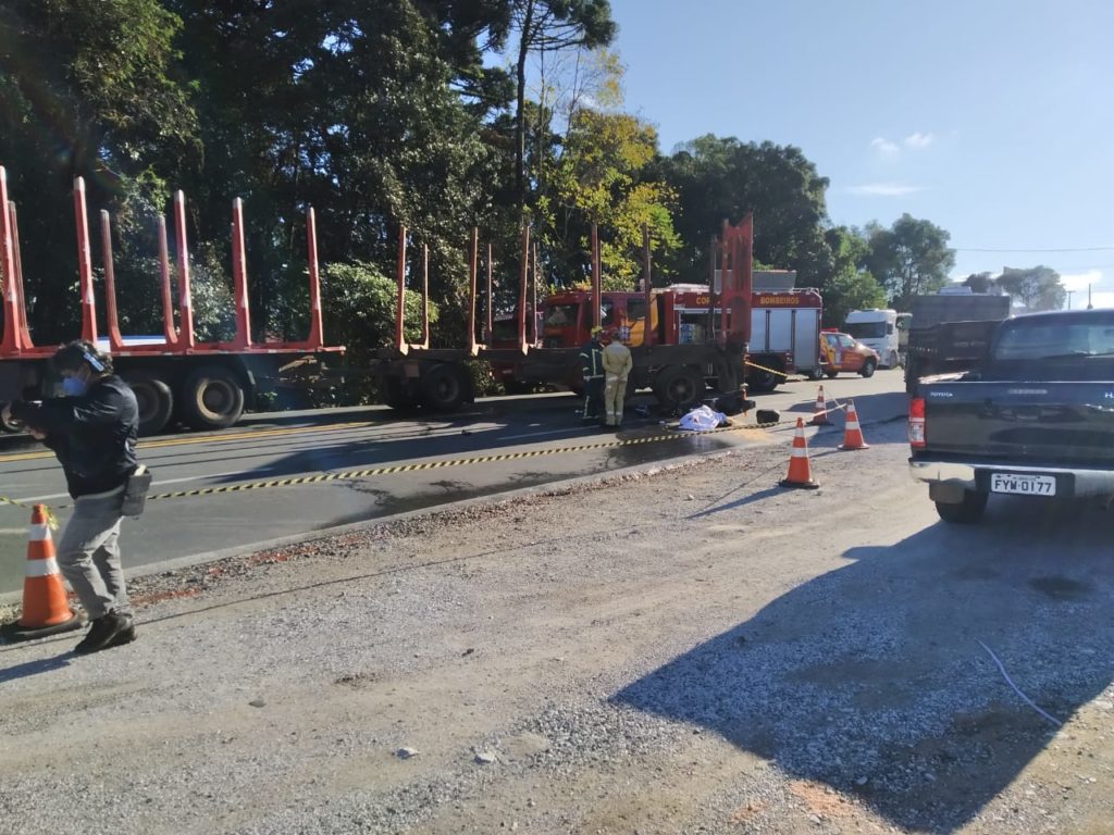 Motociclista morre na hora em acidente no Contorno Norte: carreta teria feito retorno proibido