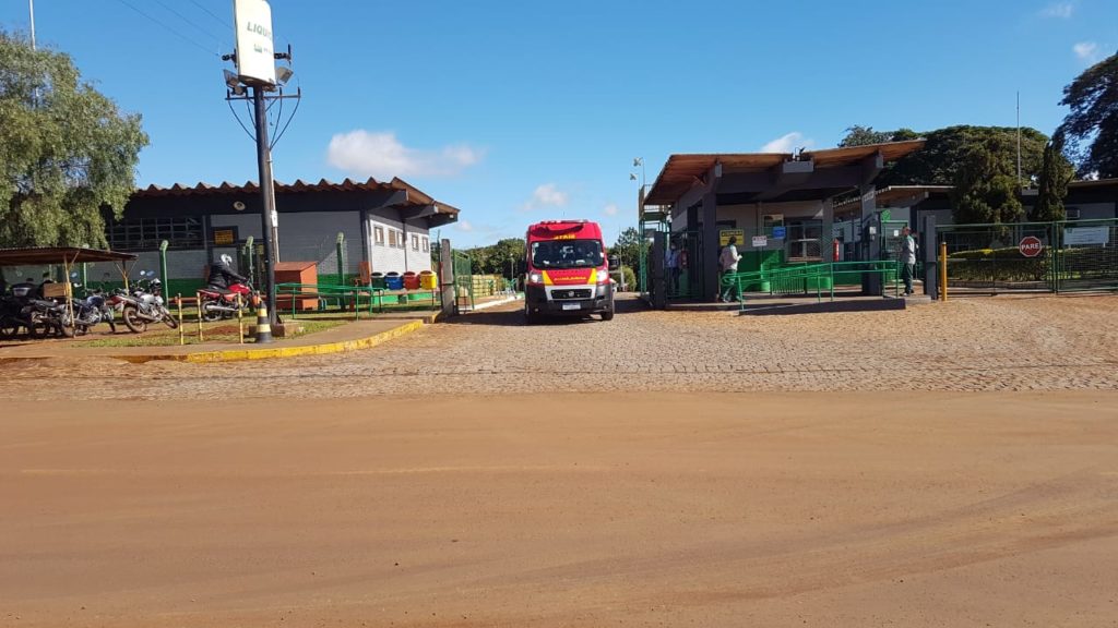Mulher é socorrida com suspeita de fratura ao cair de escada