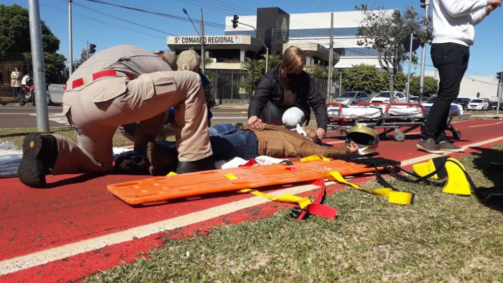 Jovem que sofreu várias fraturas em acidente que a moto pegou fogo segue no HUOP