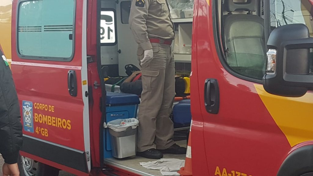 Colisão de trânsito deixa ocupante de moto ferido no Bairro Brasília