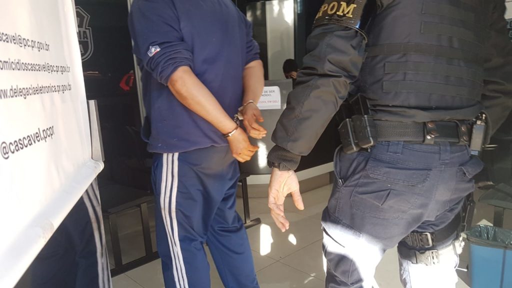 Condutor de Kadett ‘turbinado’ tenta fugir do GPOM, mas tem ação frustrada e acaba detido