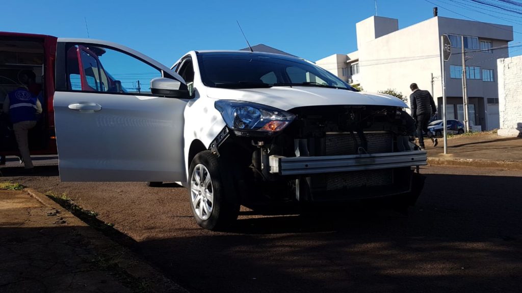 Motociclista é socorrido pelo Siate em acidente no Bairro Parque São Paulo