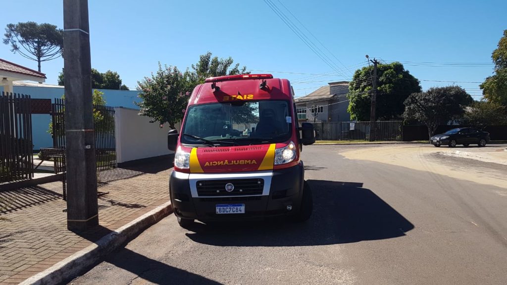 Idoso fica ferido ao cair de degrau de residência, no Bairro Maria Luíza