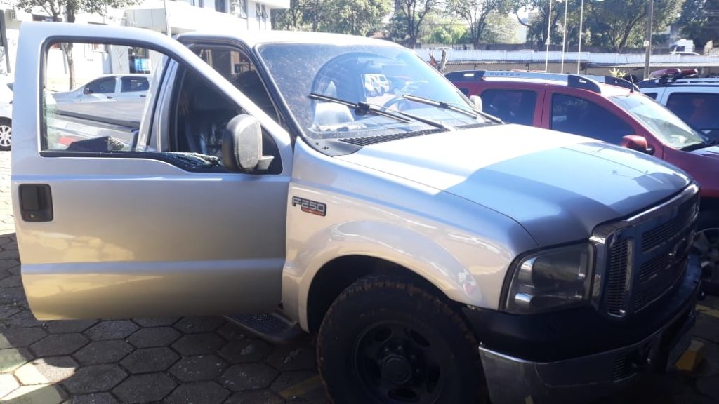 Caminhonete F-250 que foi furtada durante a madrugada é localizada pela Polícia Civil