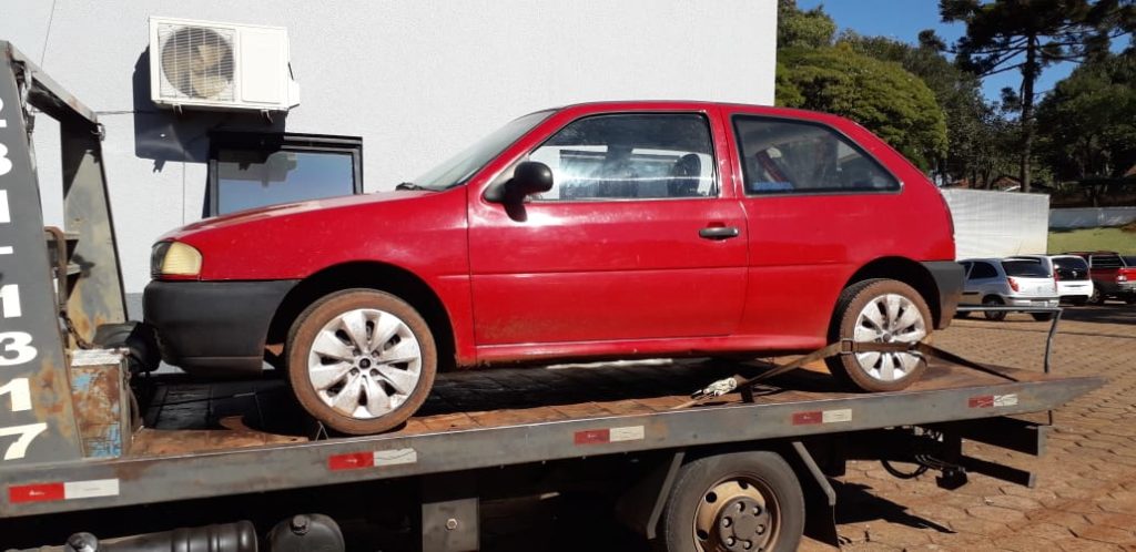 Adolescente são apreendidos na BR-277 com carro furtado