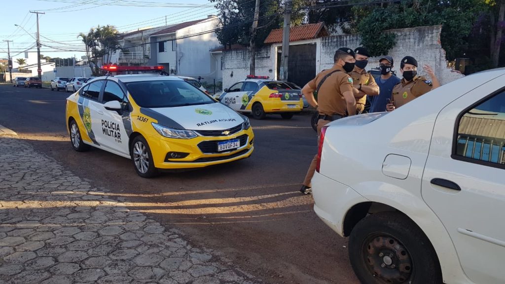 Casal ‘some’ com veículo de aplicativo e mobiliza forças de segurança em Cascavel