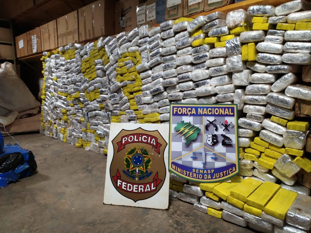 Polícia Federal realiza apreensão de 1.6 tonelada de maconha em Ivaté