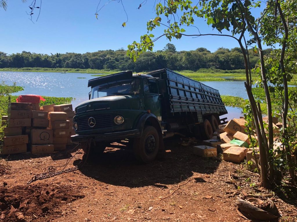 Caminhão e embarcações são apreendidos durante operação em Guaíra