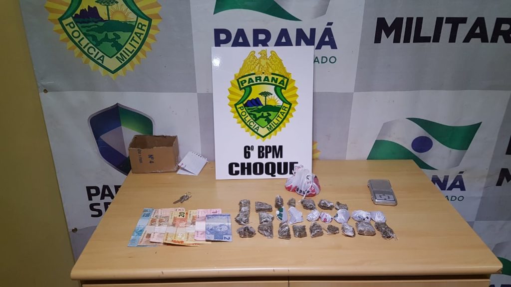 Casal é detido pelo Choque com porções de maconha, balança de precisão e dinheiro no Parque Verde
