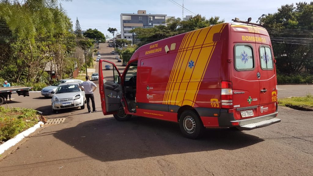 Acidente entre carros é registrado no Bairro Neva