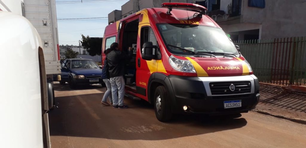 Adolescente é socorrida pelo Siate no Loteamento Belmonte
