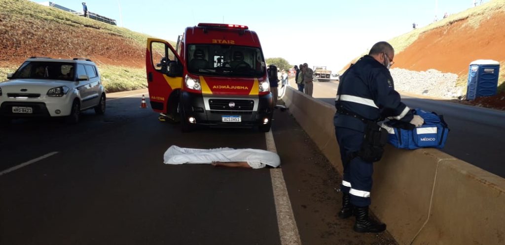 Homem morre ao ser atropelado por caminhonete na PRc-467