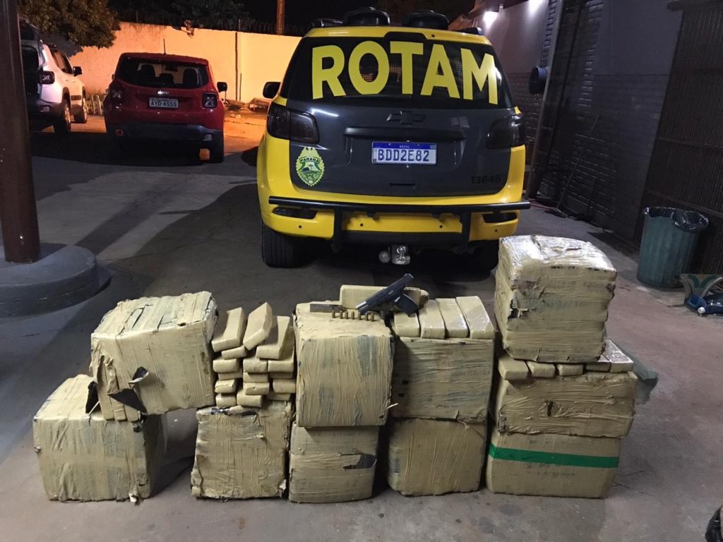 Transportando maconha em carro roubado, homem morre em confronto com a PM na BR-369, em Cambé