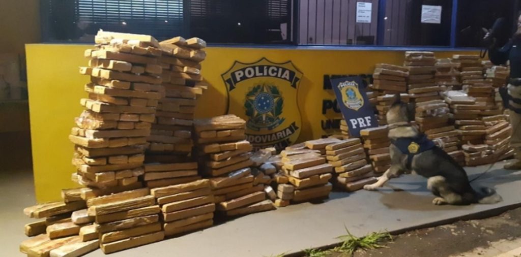 PRF apreende quase 1 tonelada de maconha em Ponta Grossa