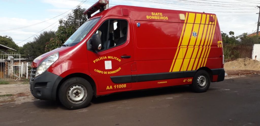 Idoso fica ferido ao bater a cabeça na janela de casa, no Bairro Pioneiros Catarinenses