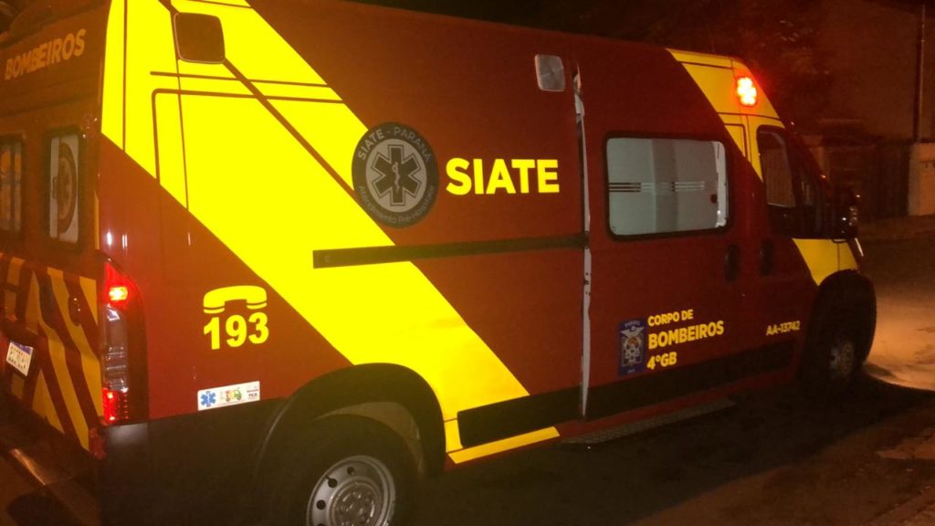 Jovem é socorrida no Santa Felicidade ao ser agredida durante assalto