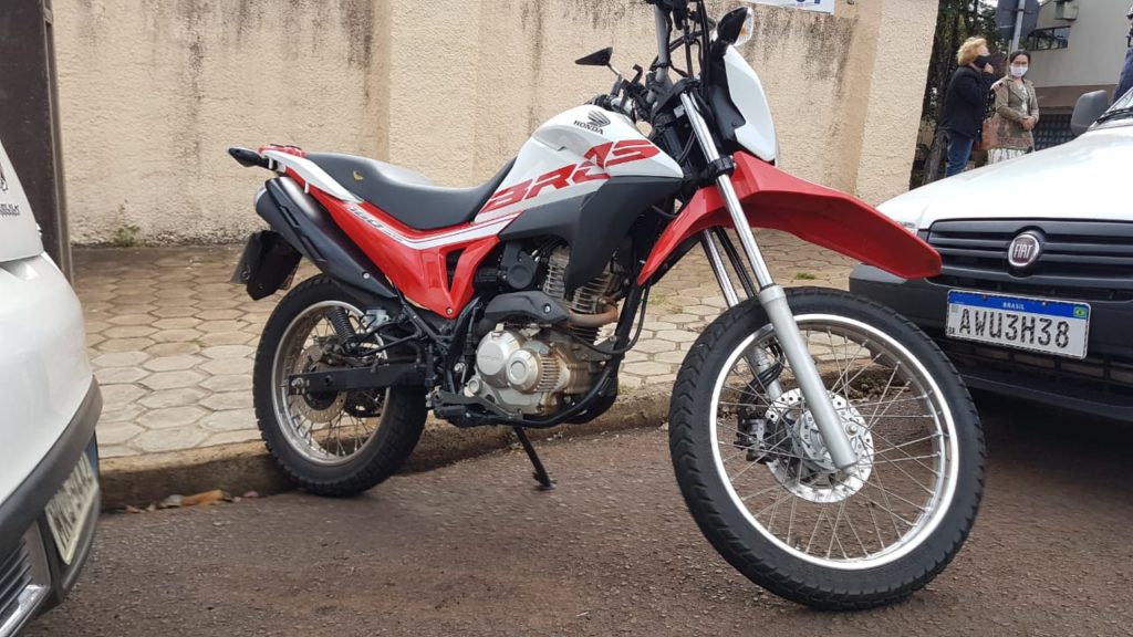 Motociclista fica ferido em acidente na Rua Souza Naves