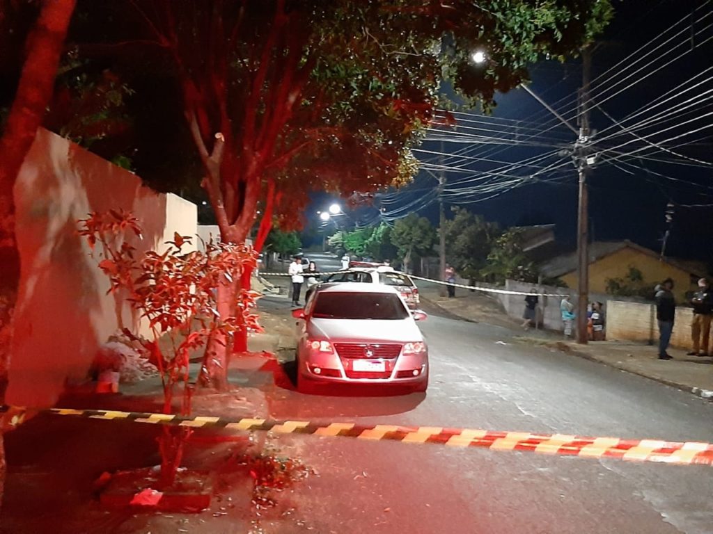 Homem é executado a tiros dentro de carro em Ibiporã