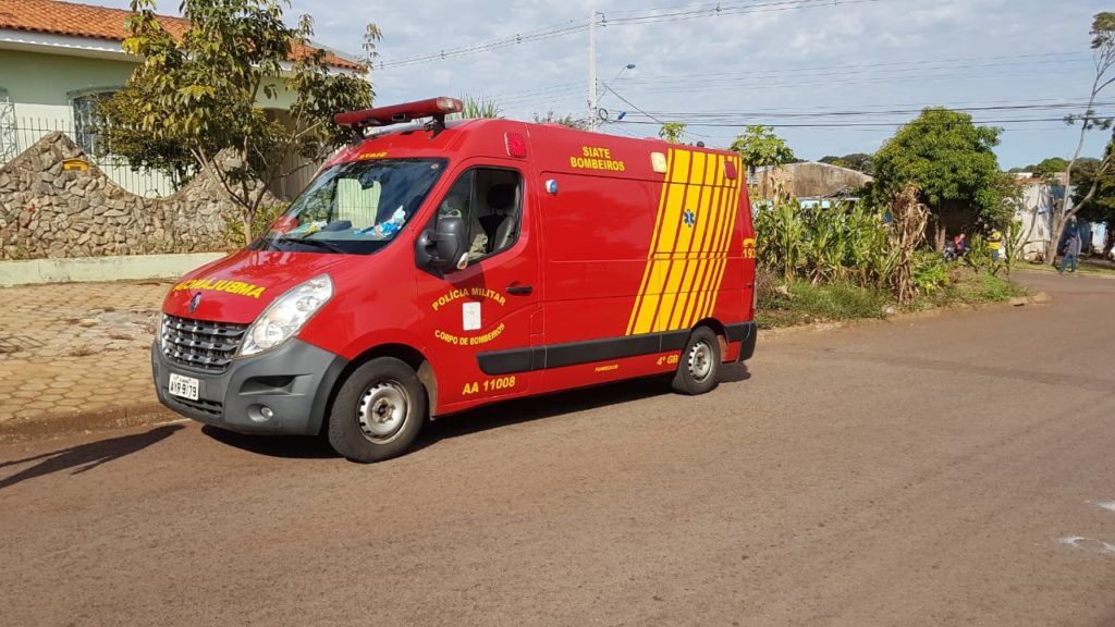 Motociclista é socorrido ao sofrer queda no Bairro Coqueiral