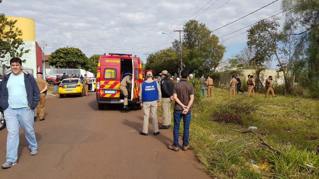 Adolescente baleado pela PM, após assalto no Loteamento Mantovani permanece internado