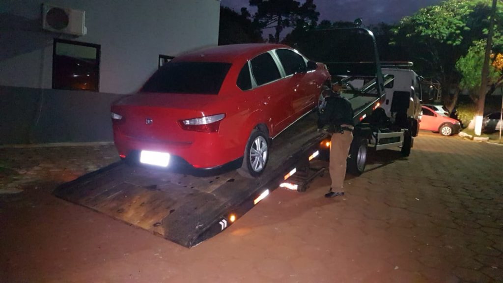 Fiat Siena roubado em São Paulo é localizado abandonado no Bairro Esmeralda, em Cascavel